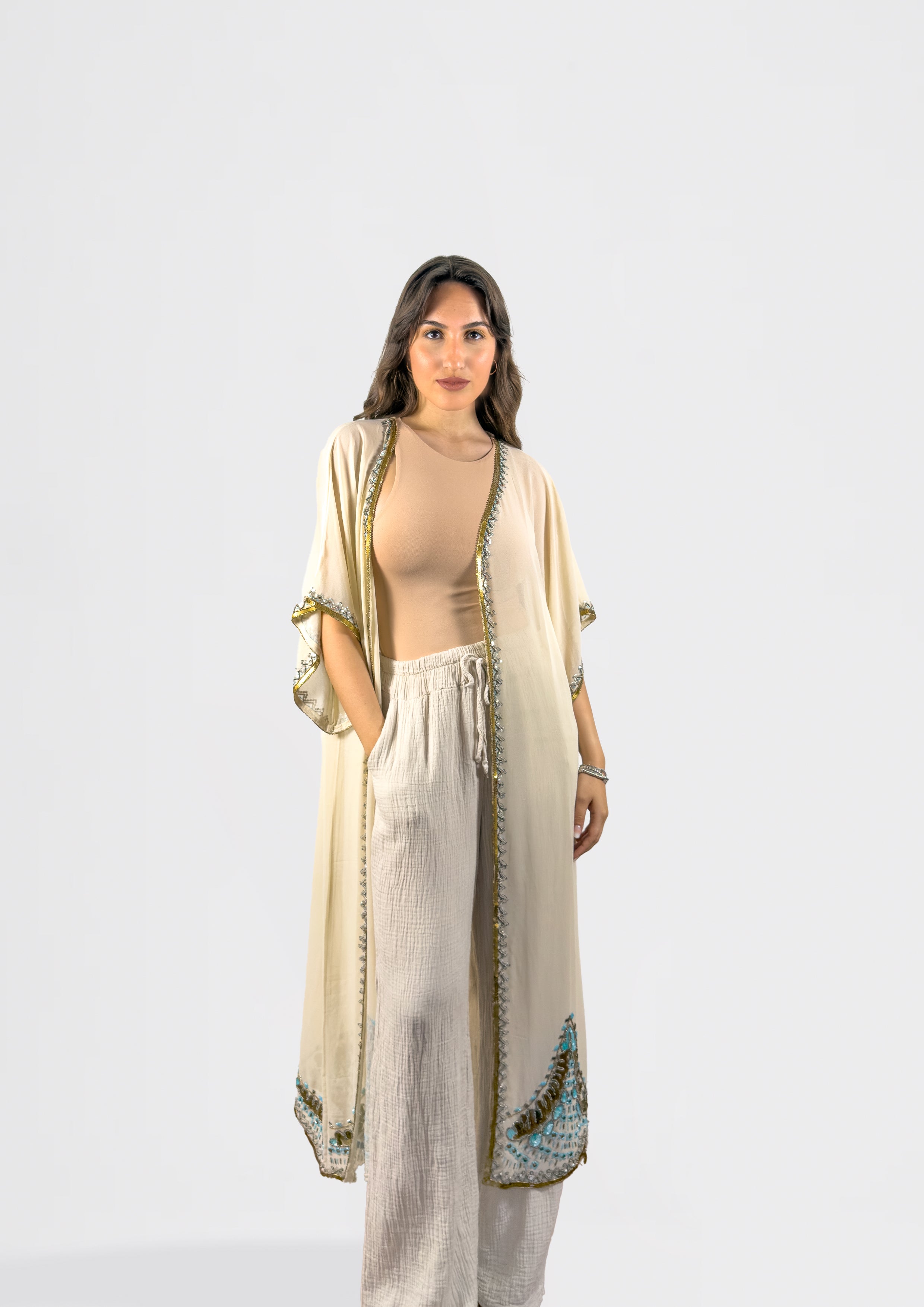 Kimono trasparente ricamato con rifiniture in perline