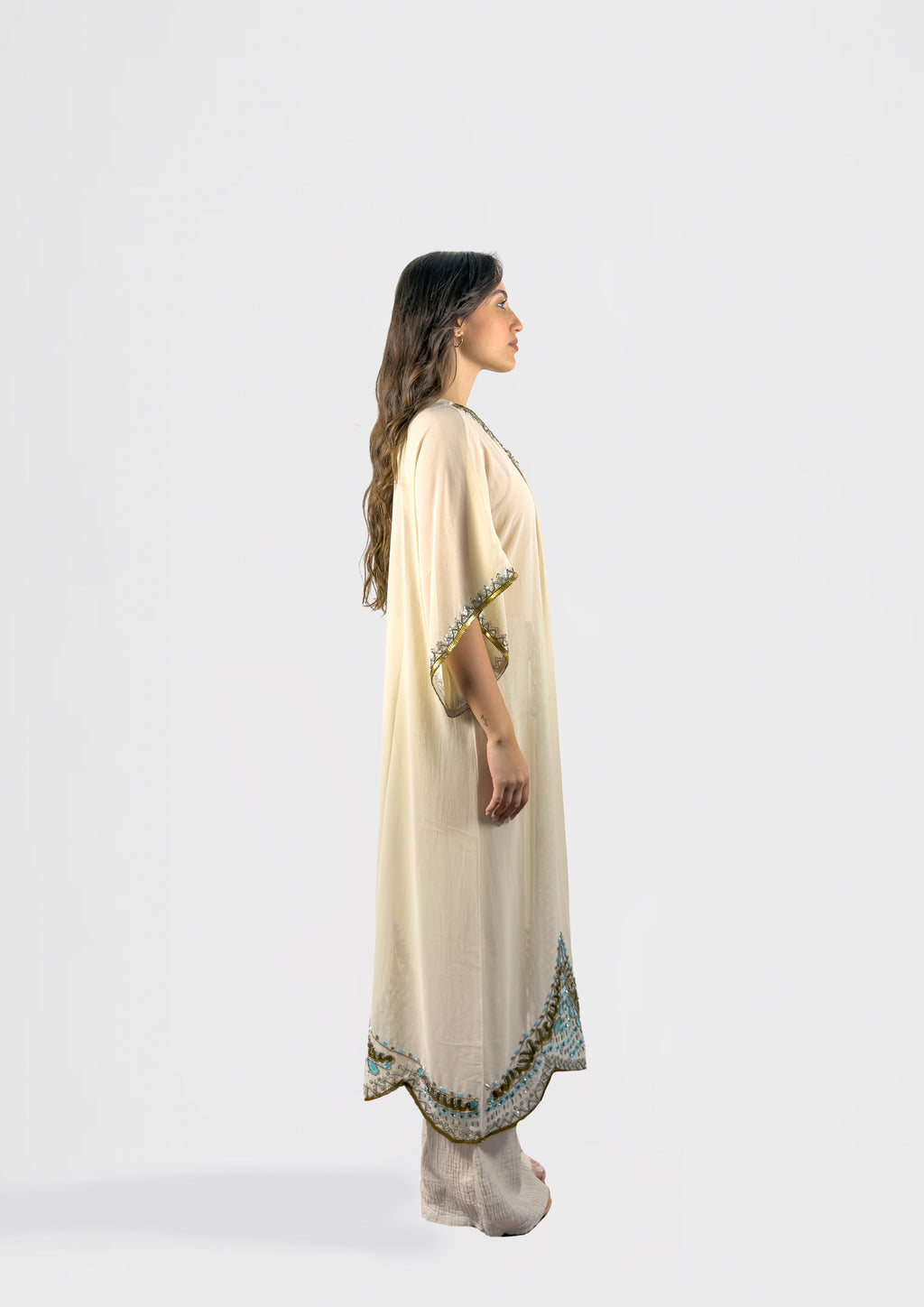 Kimono trasparente ricamato con rifiniture in perline