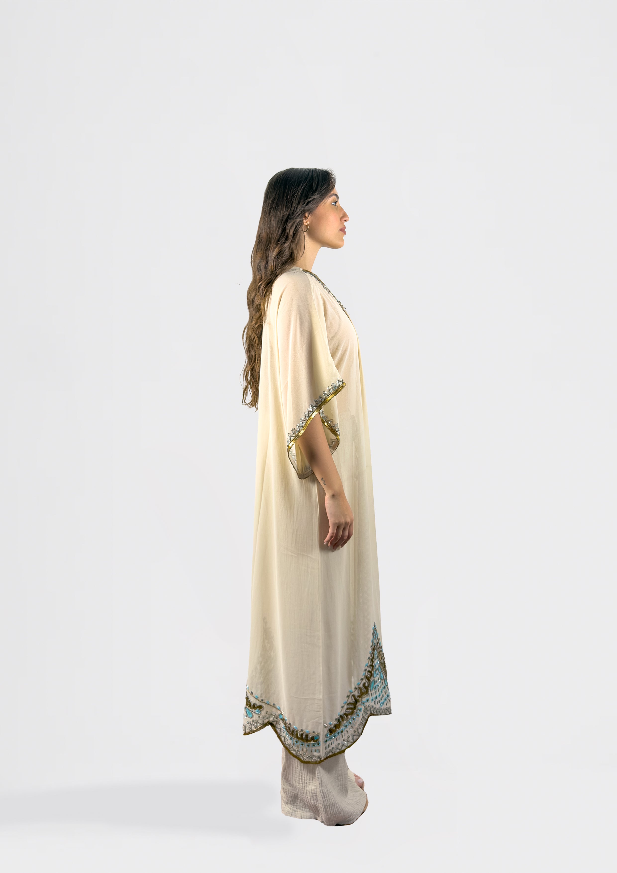 Kimono trasparente ricamato con rifiniture in perline