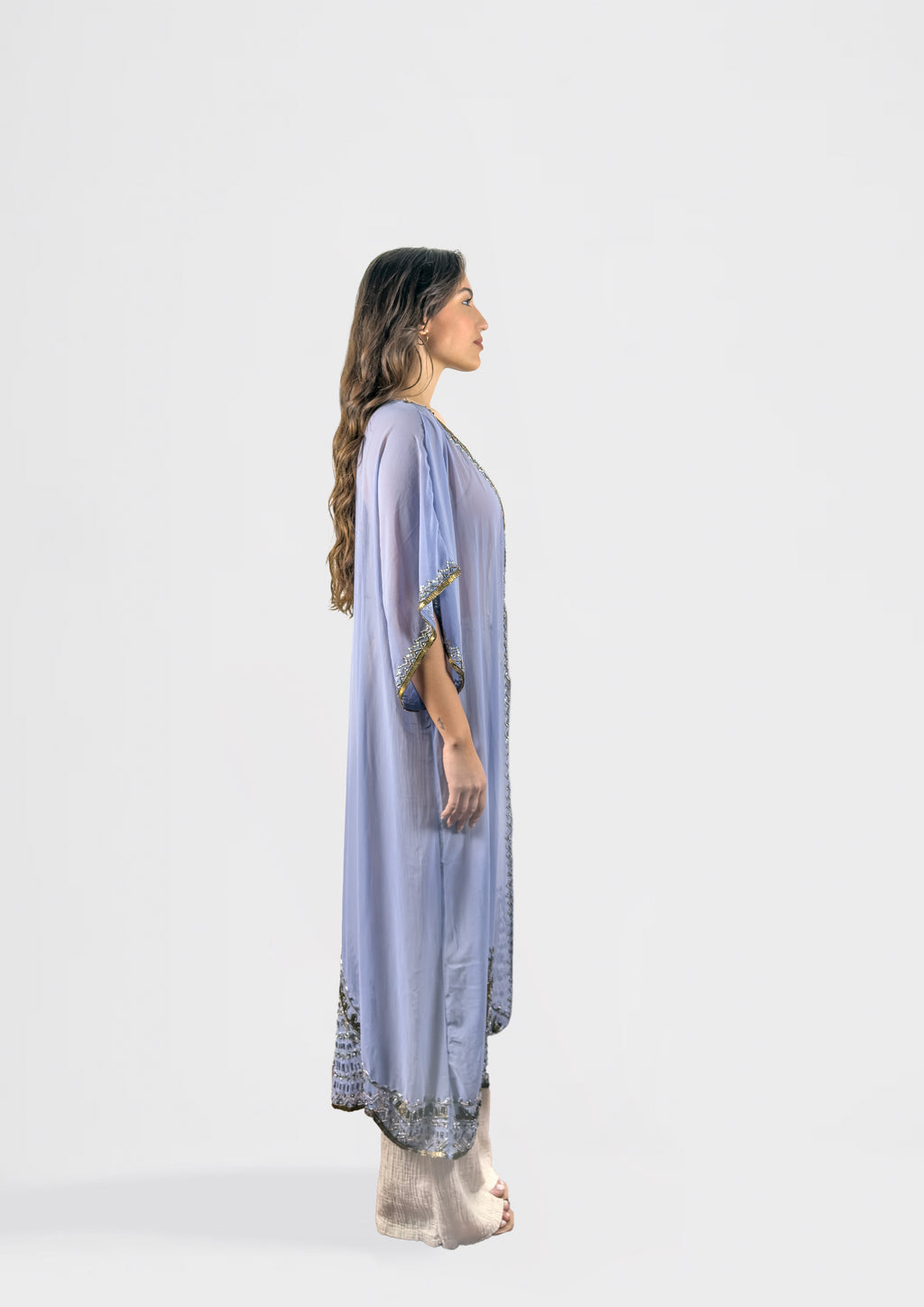 Kimono trasparente ricamato con rifiniture in perline