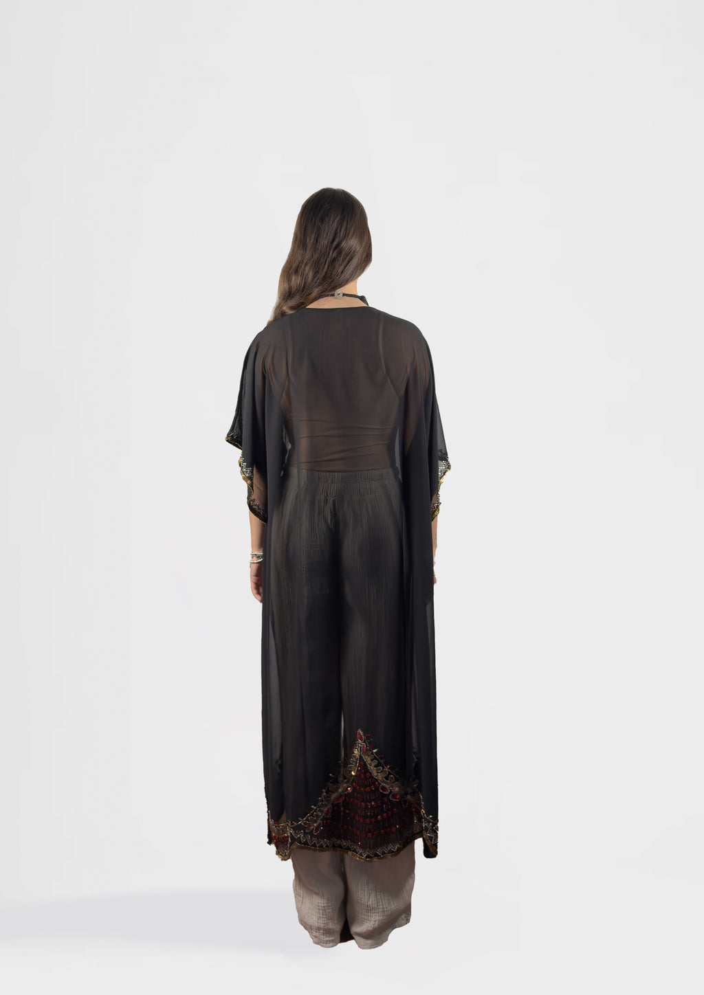 Kimono trasparente ricamato con rifiniture in perline