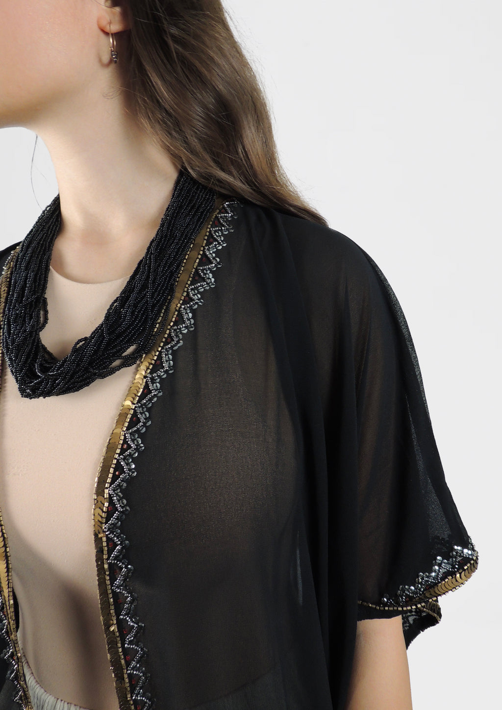 Kimono trasparente ricamato con rifiniture in perline