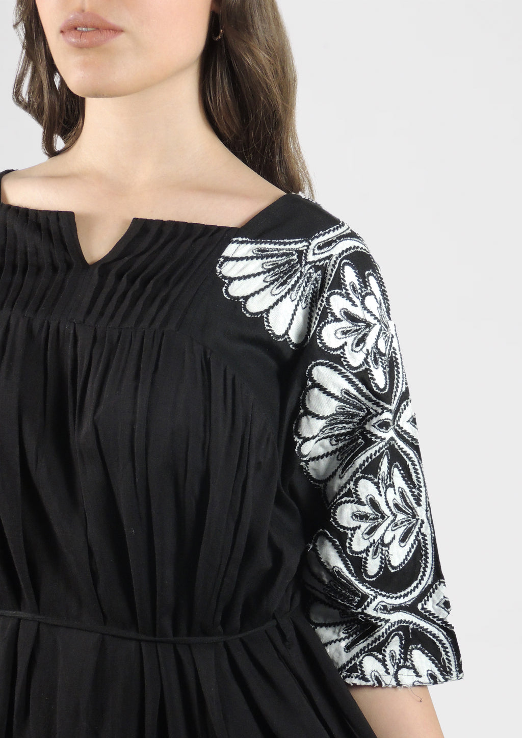 Abito ricamato Noir Bloom